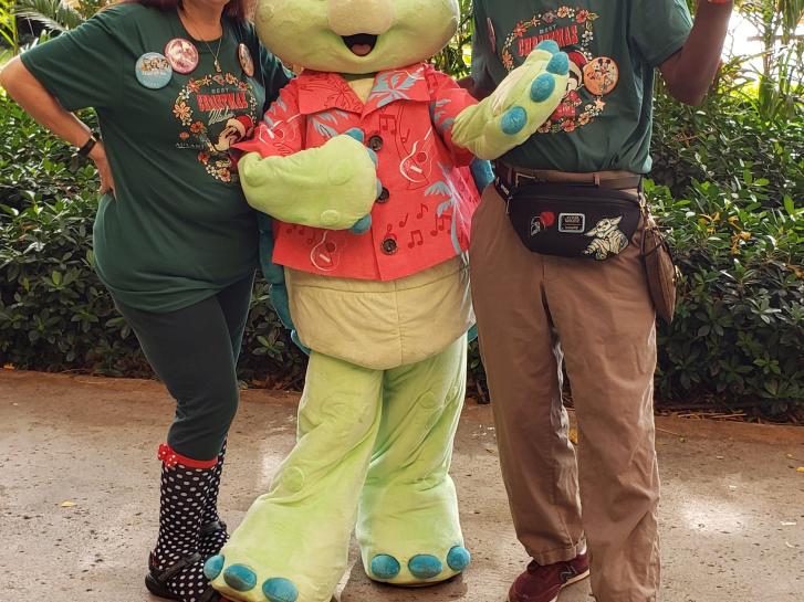 Guest Photo from Shekinah Samaya-Thomas: Guests with characters at Disney's Aulani Resort